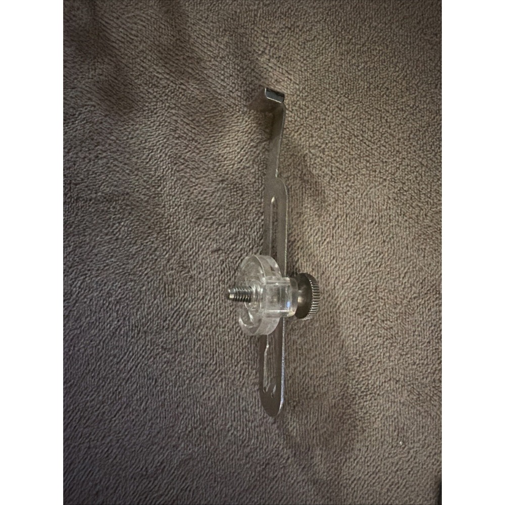 Singer Sewing Machine Featherweight Seam Guide Attachment #161172 15/66/201/221